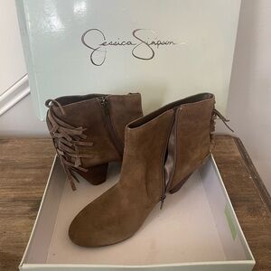 Jessica Simpson Ankle booties with Fringe
Color: Mink/Split Suede
Size: 10M